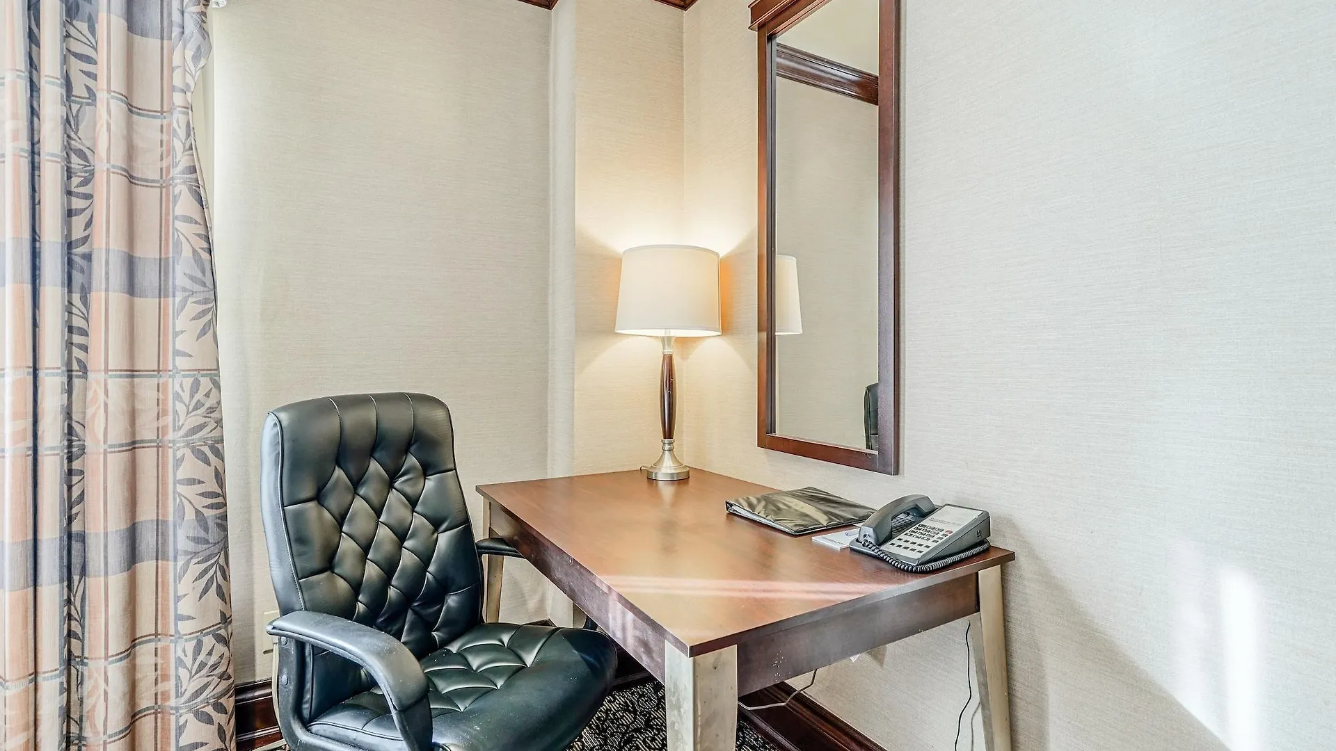 ***  Woodbine Hotel & Suites Toronto Canada