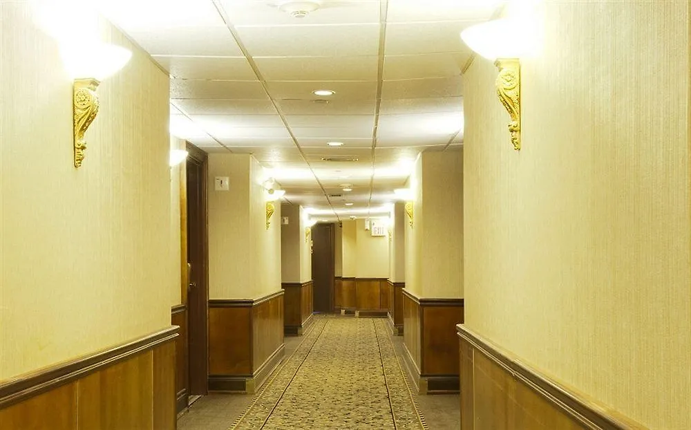 Woodbine Hotel & Suites Toronto