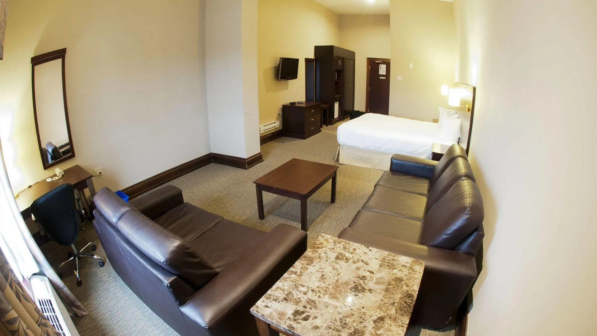 Woodbine Hotel & Suites Toronto