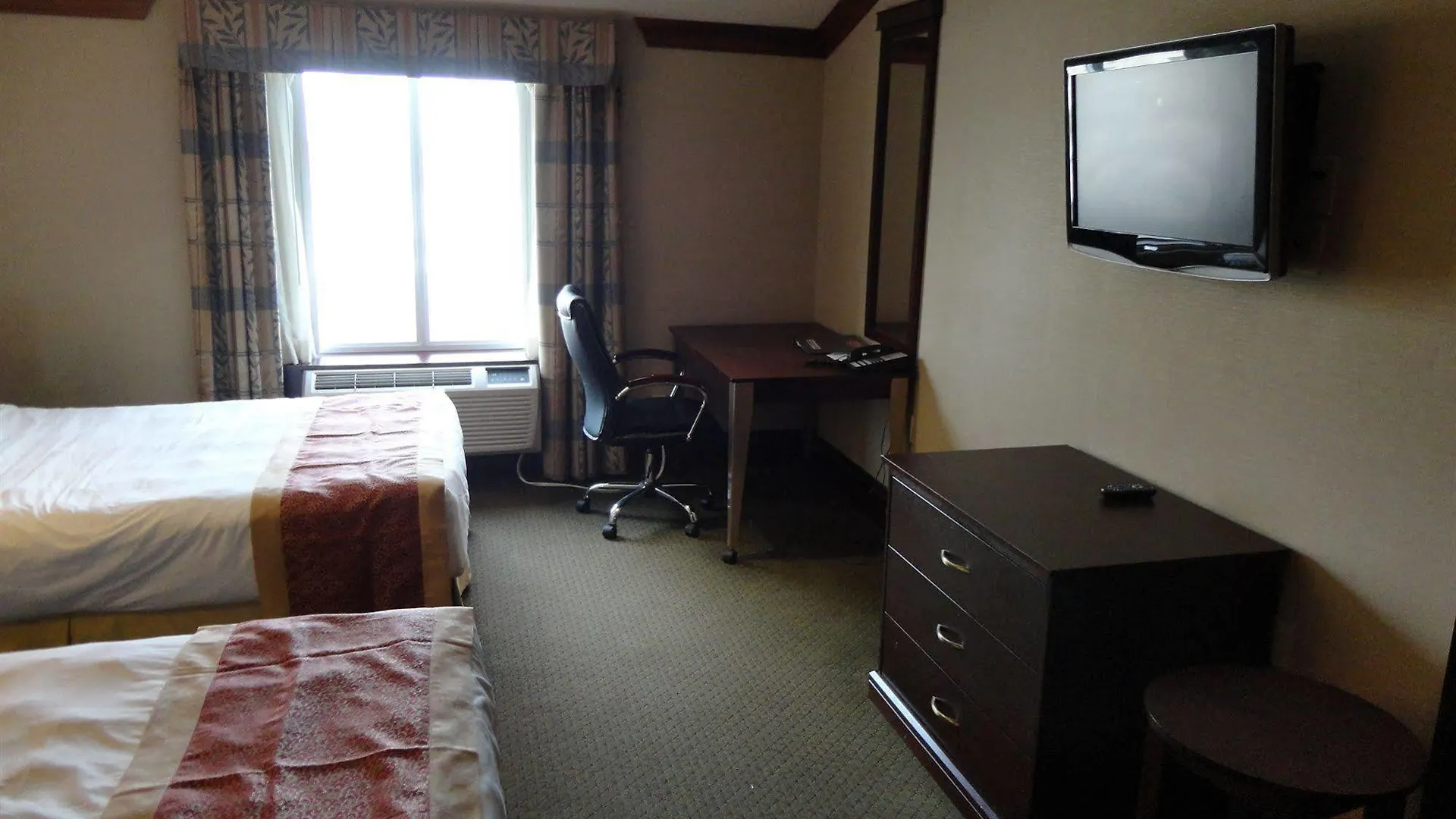 ***  Woodbine Hotel & Suites Toronto Canada